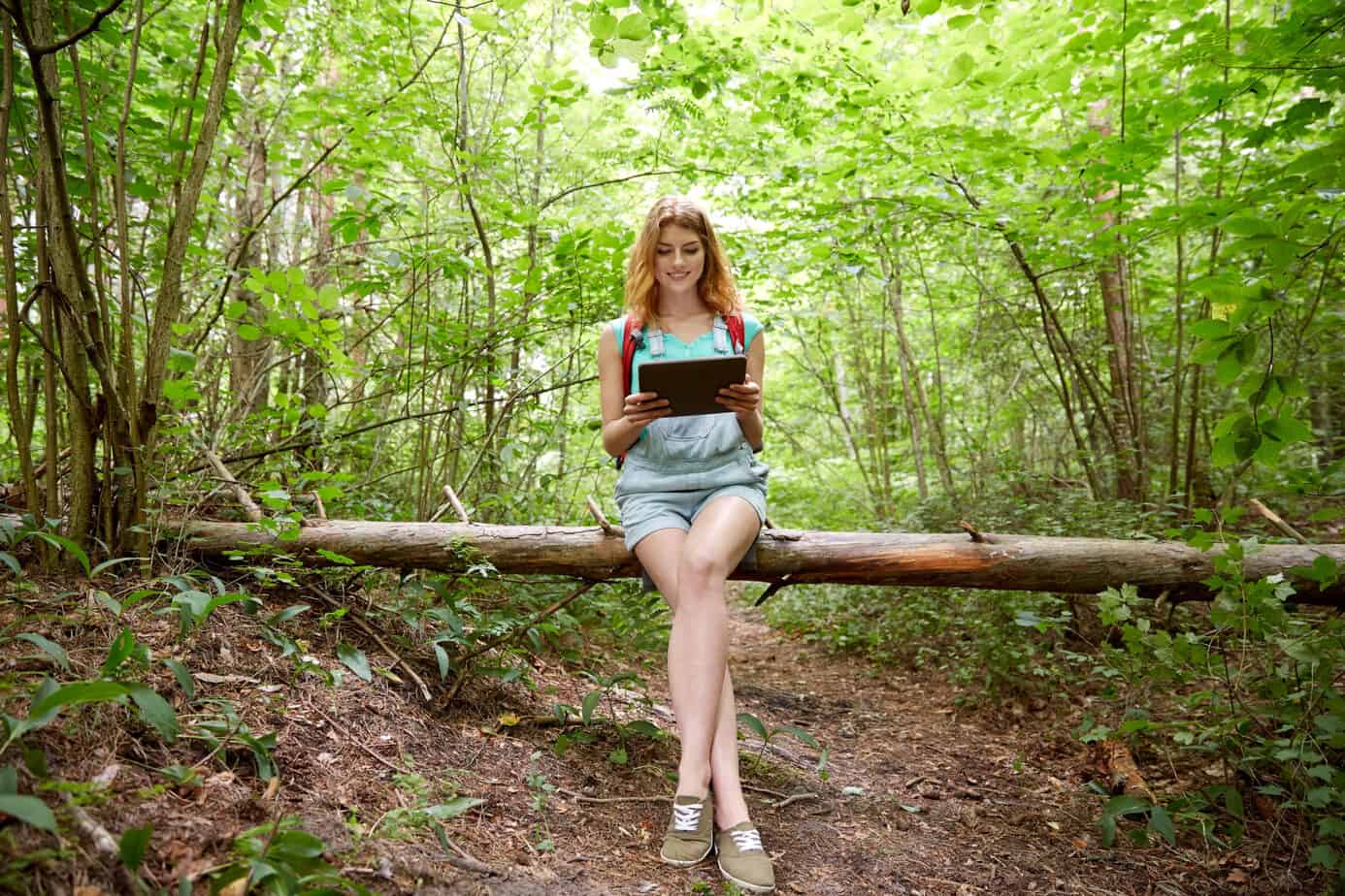 She s in the park. Джейн стоунвуд. Фотосессия в лесу девушка турист. Немного outdoors. Woman in Woods.